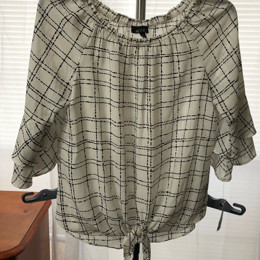 White and black polyester top size Medium